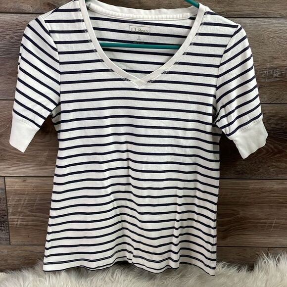 L.L. Bean Womens Pullover Striped VNeck Top Size Small Nautical Blue and White - Picture 3 of 6